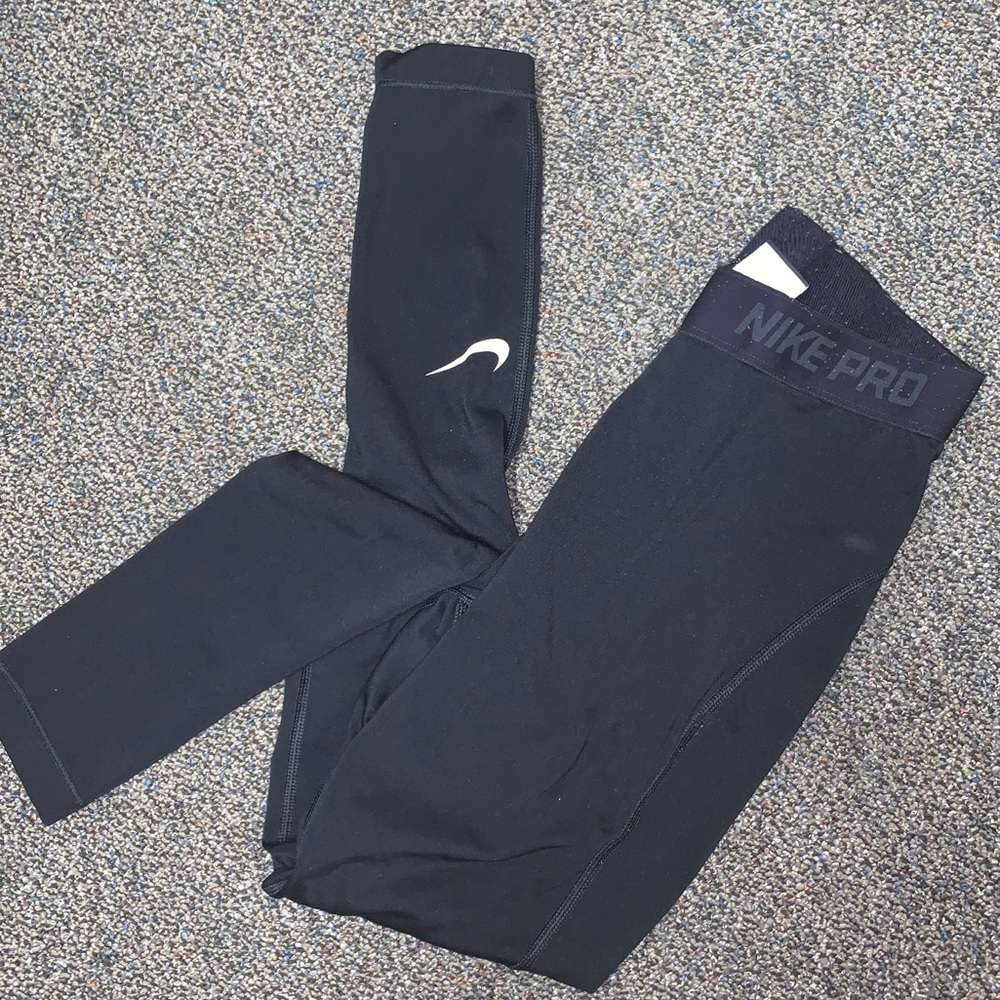 Black Nike leggings